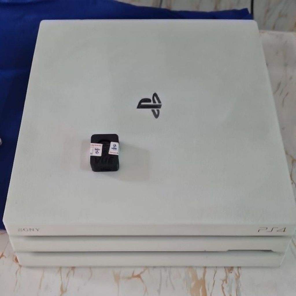 PS4 Pro Hen 1 TB seri 72