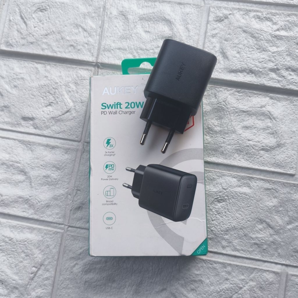 Adaptor Aukey Swift 20W Type C untuk Android & IPhone