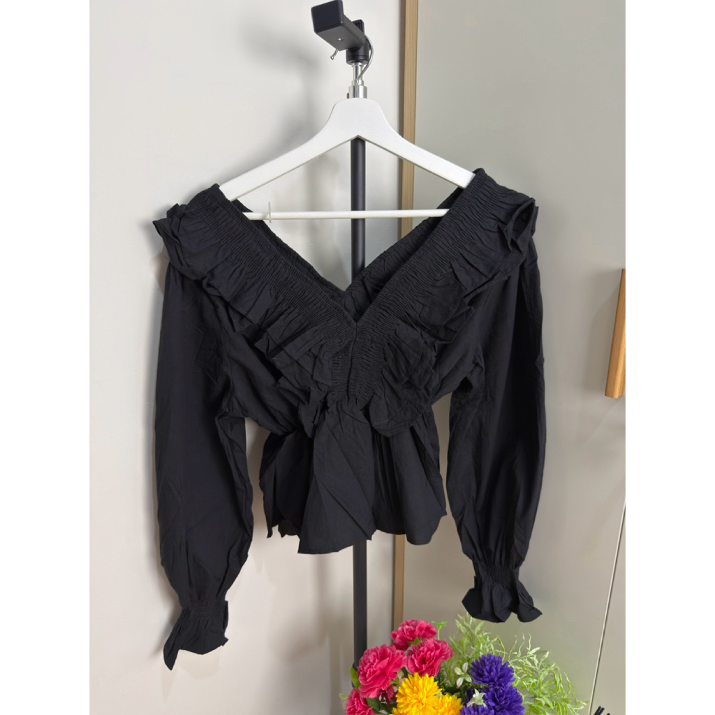 atasan sabrina ruffle crop(karet bagian pinggang)