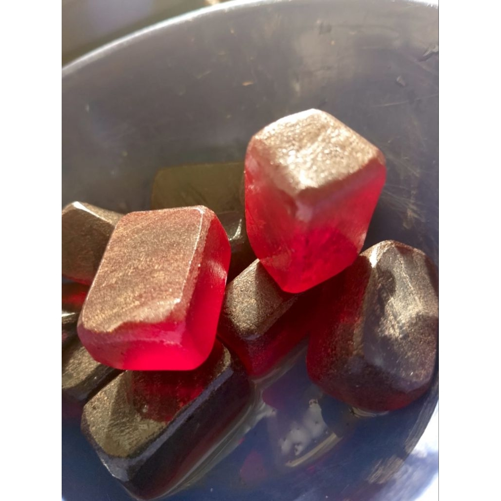 BONGKAHAN BATU DELIMA MERAH SIAM
