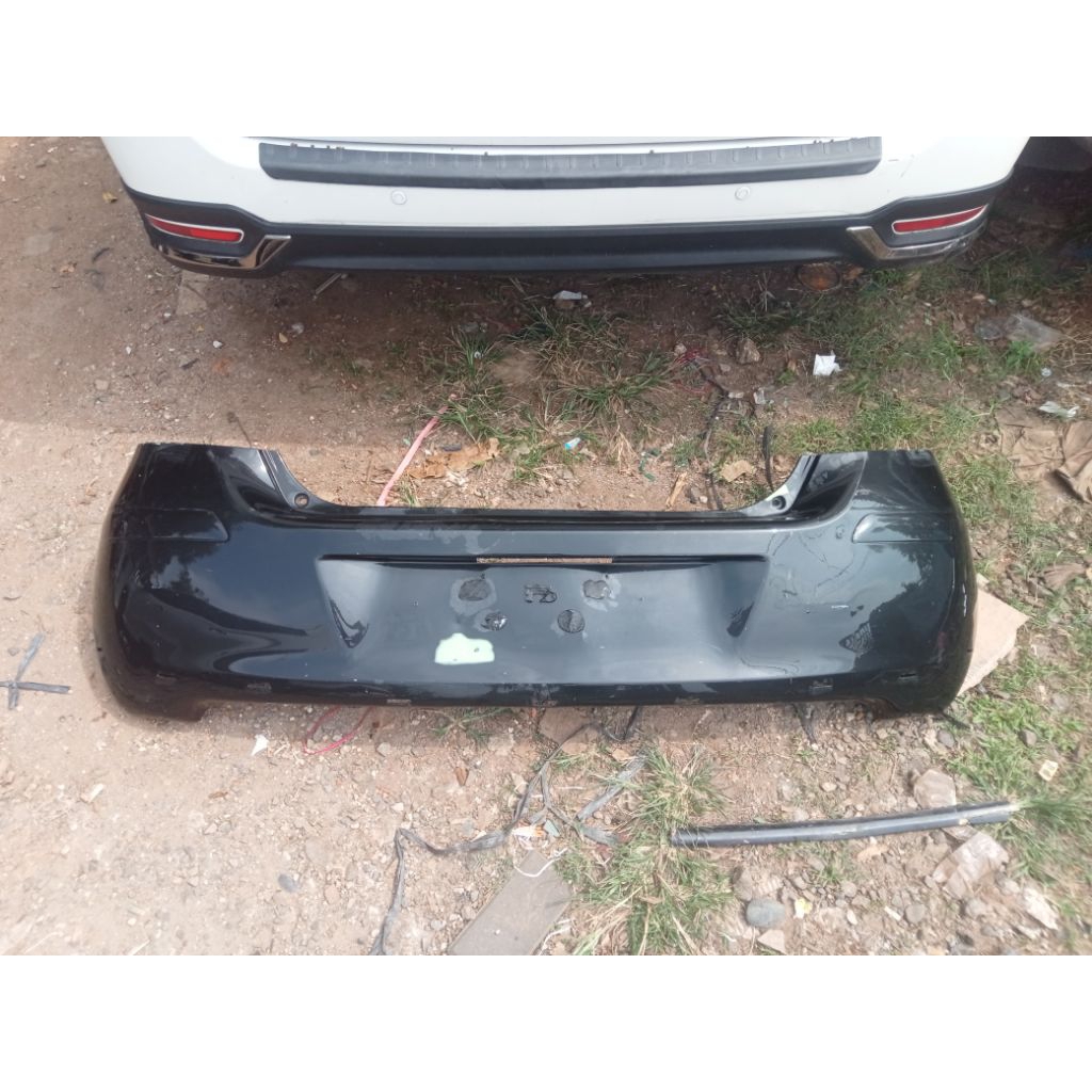 bumper bemper belakang Toyota Yaris 2010 2011 original copotan