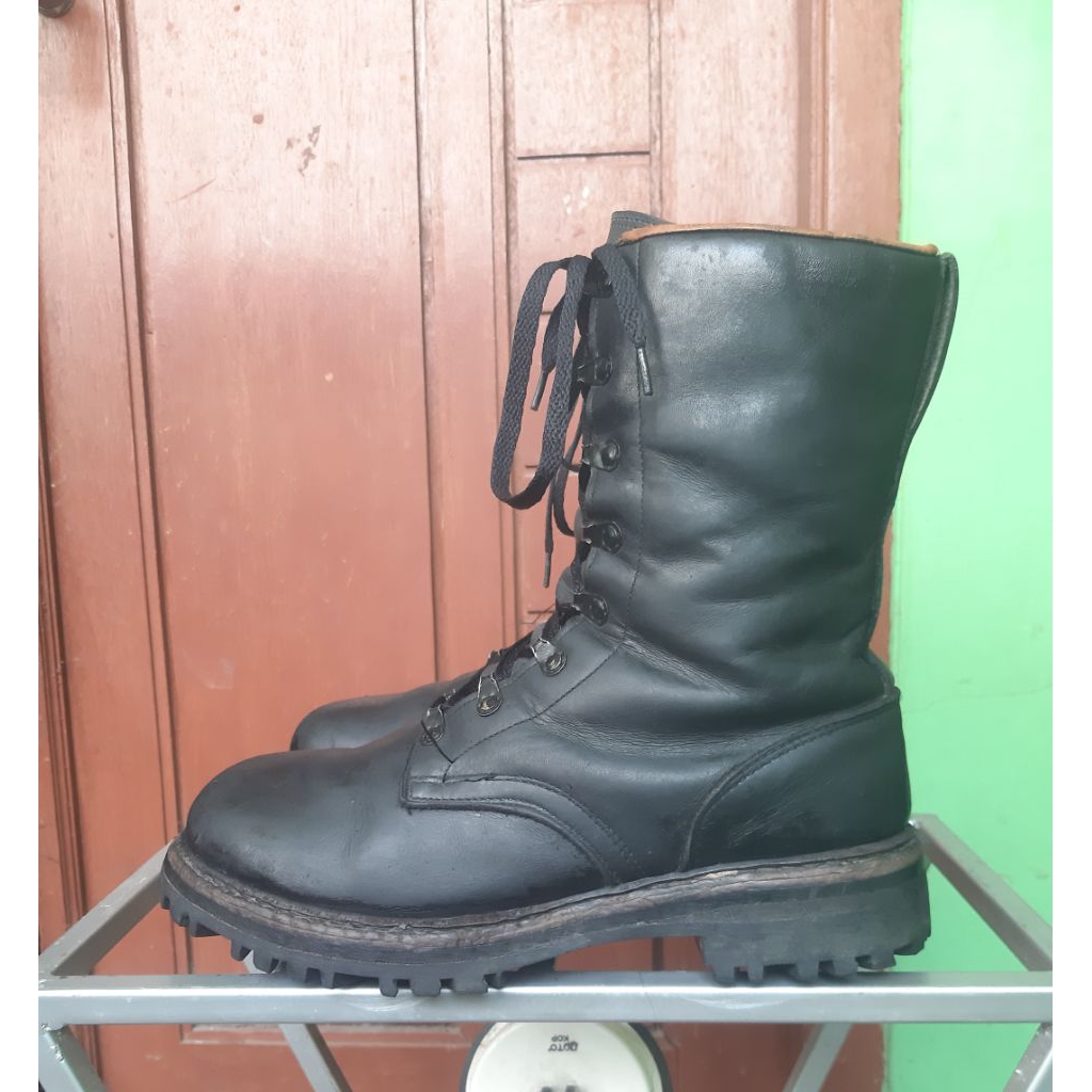 sepatu boots no marking eropa 42/27