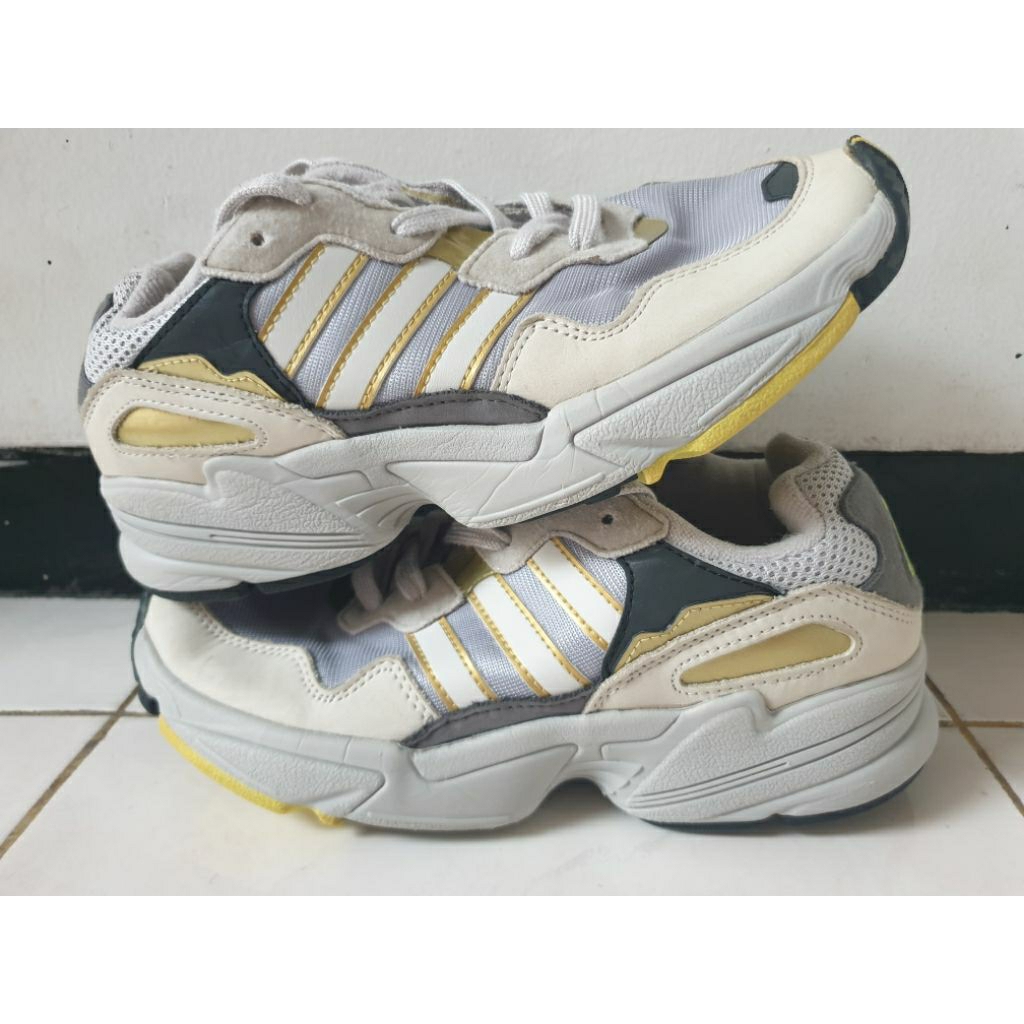 SEPATU SECOND WANITA BRAND ADIDAS