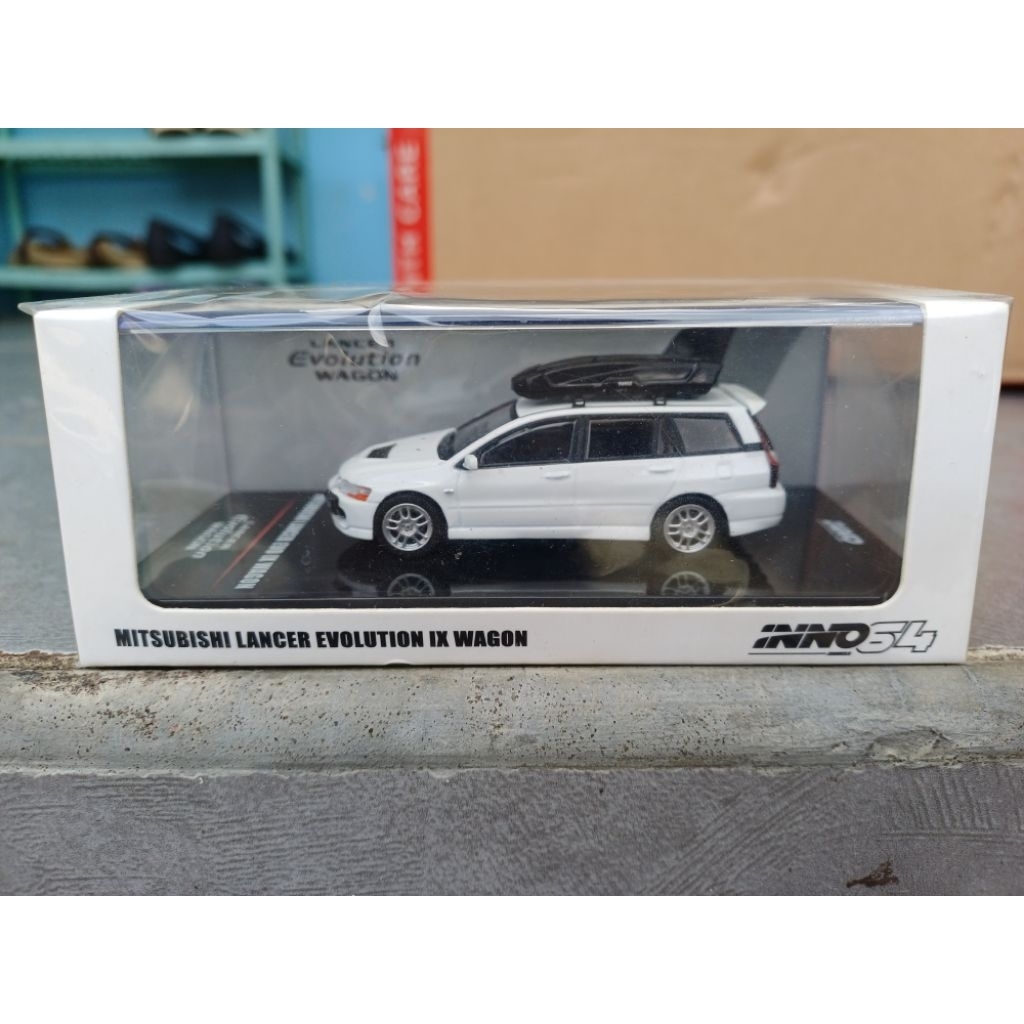 Inno64 Mitsubishi Lancer Evolution IX Wagon White Sealed