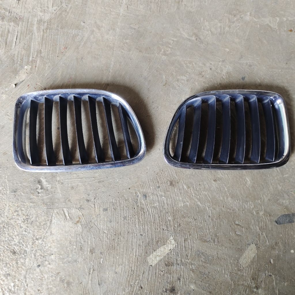 Grill Depan BMW X1 2013-2015 Original Second
