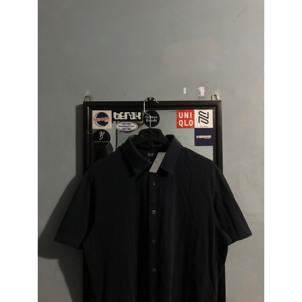 Kemeja Airism UNIQLO Navy