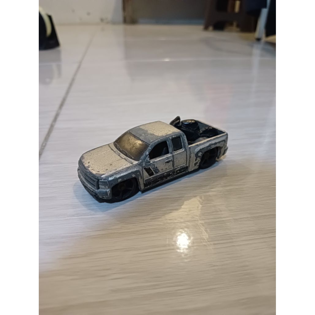 Hotwheels Chevy Silverado Junk (Loose)