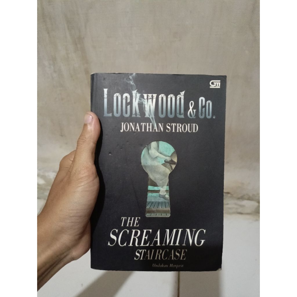 Kolong Buku)) Lockwood & Co Undakan Menjerit The Screaming staircase(preloved)