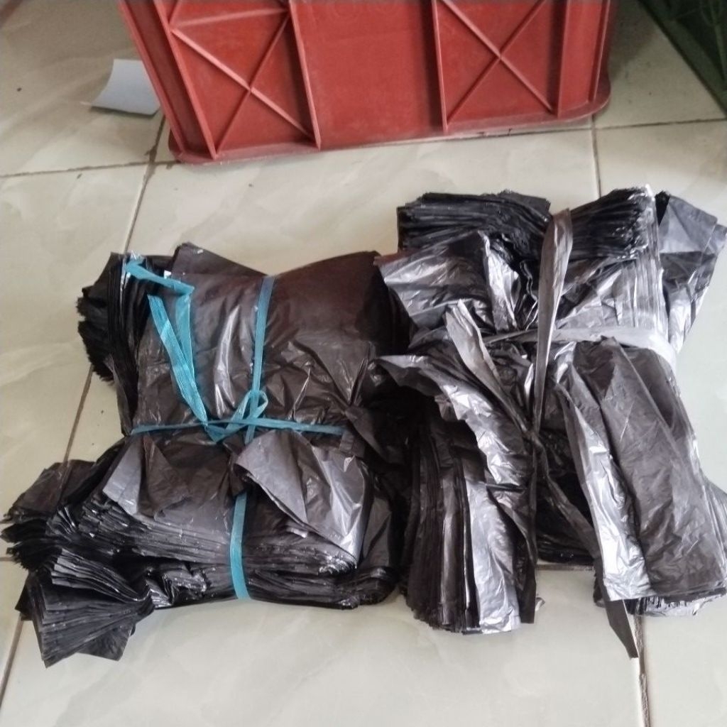 Kantong Plastik Hitam Kiloan – Plastik Kresek Tebal Serbaguna (Berat per Kg)