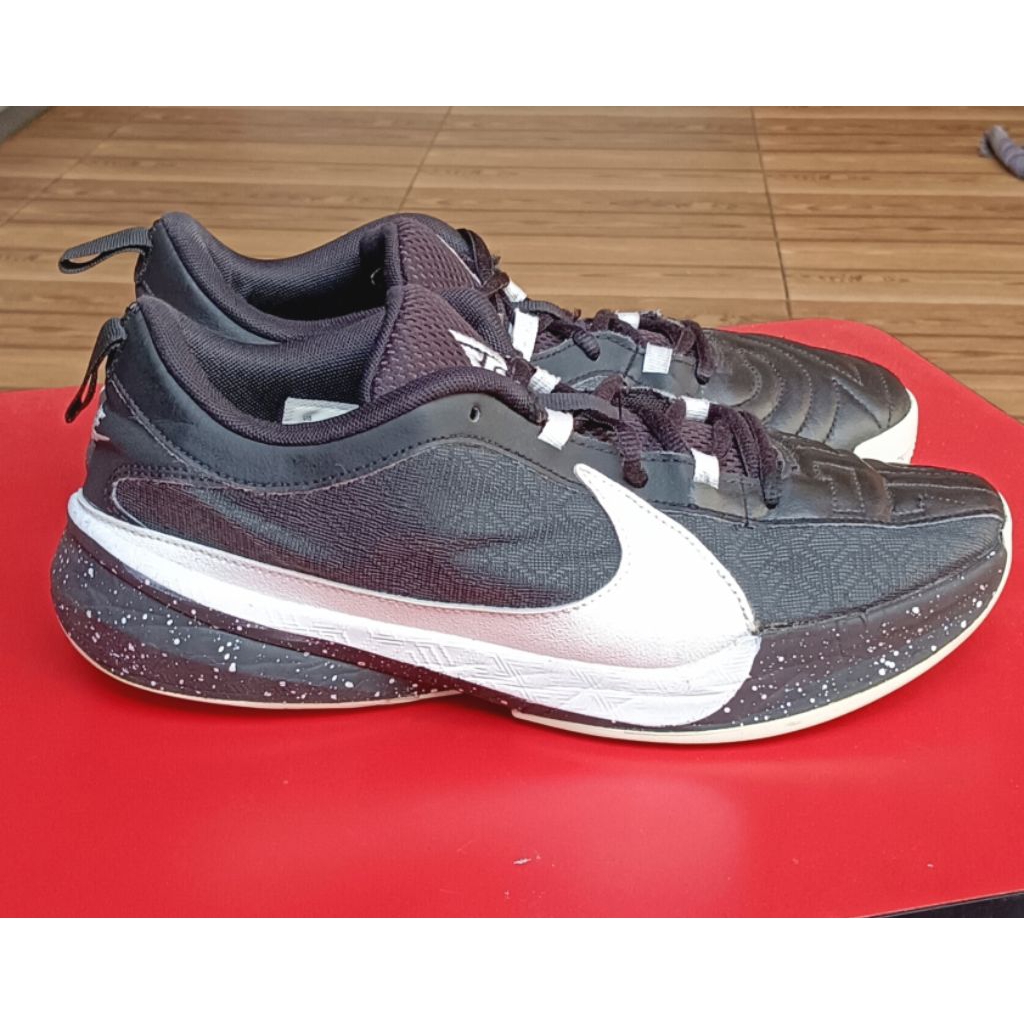 nike freak size 40