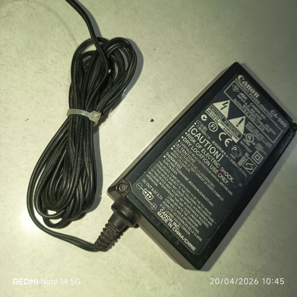 adaptor canon ca560 9,5v 2,7a handycam kamera ( Bekas ori )