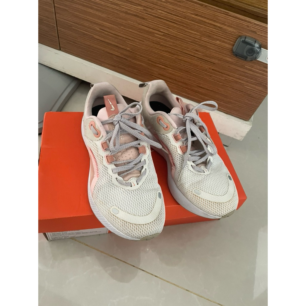 Preloved sepatu Nike size 37.5