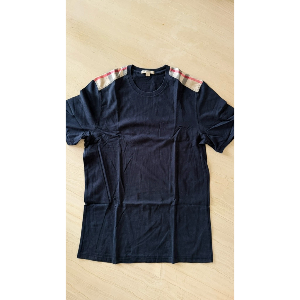 preloved kaos pria BURBERRY TSHIRT ORI original size dan details sesuai foto