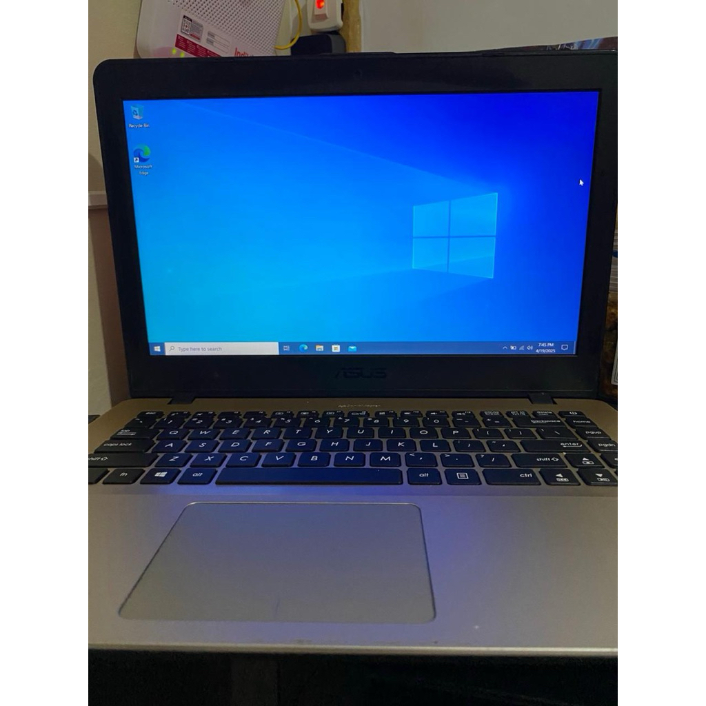 Laptop asus vivobook a442uq RAM 16 / 930GB i7-7500 murah