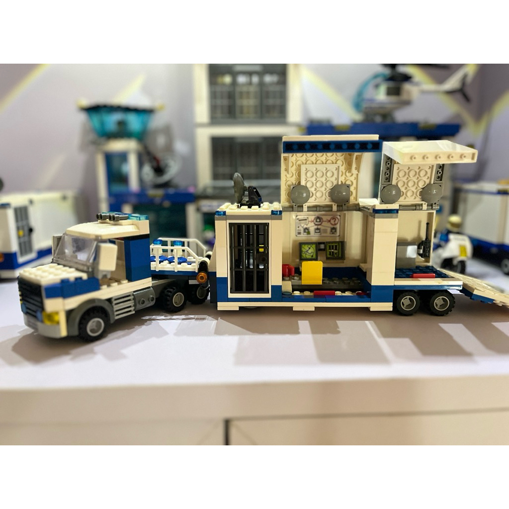Lego City 60139 police truck