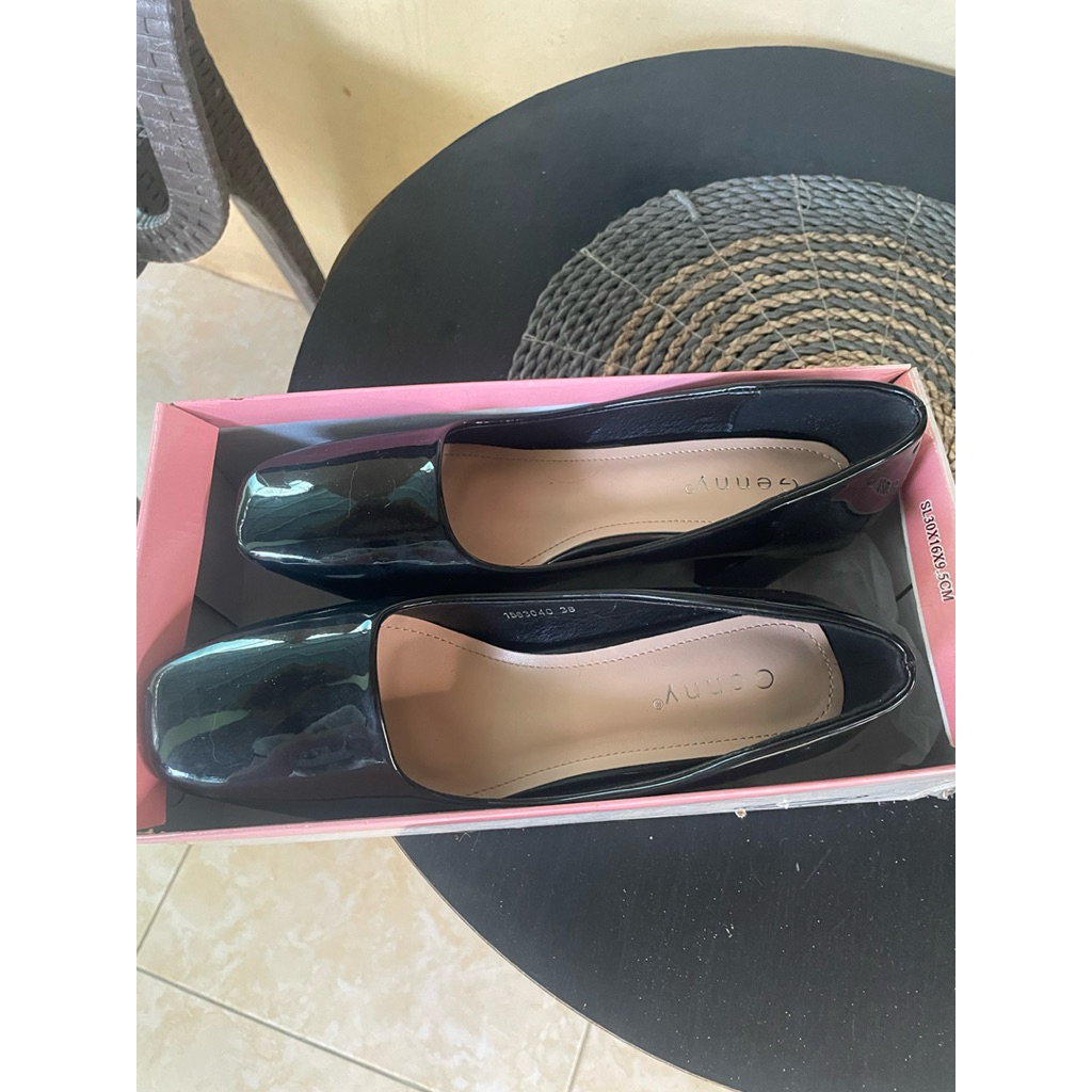 (PRELOVED) SEPATU HAK GENNY UK 38