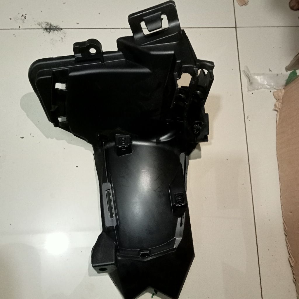 Spakbor slebor kolong belakang bagian dalam Vario 125 esp Vario 150 ori