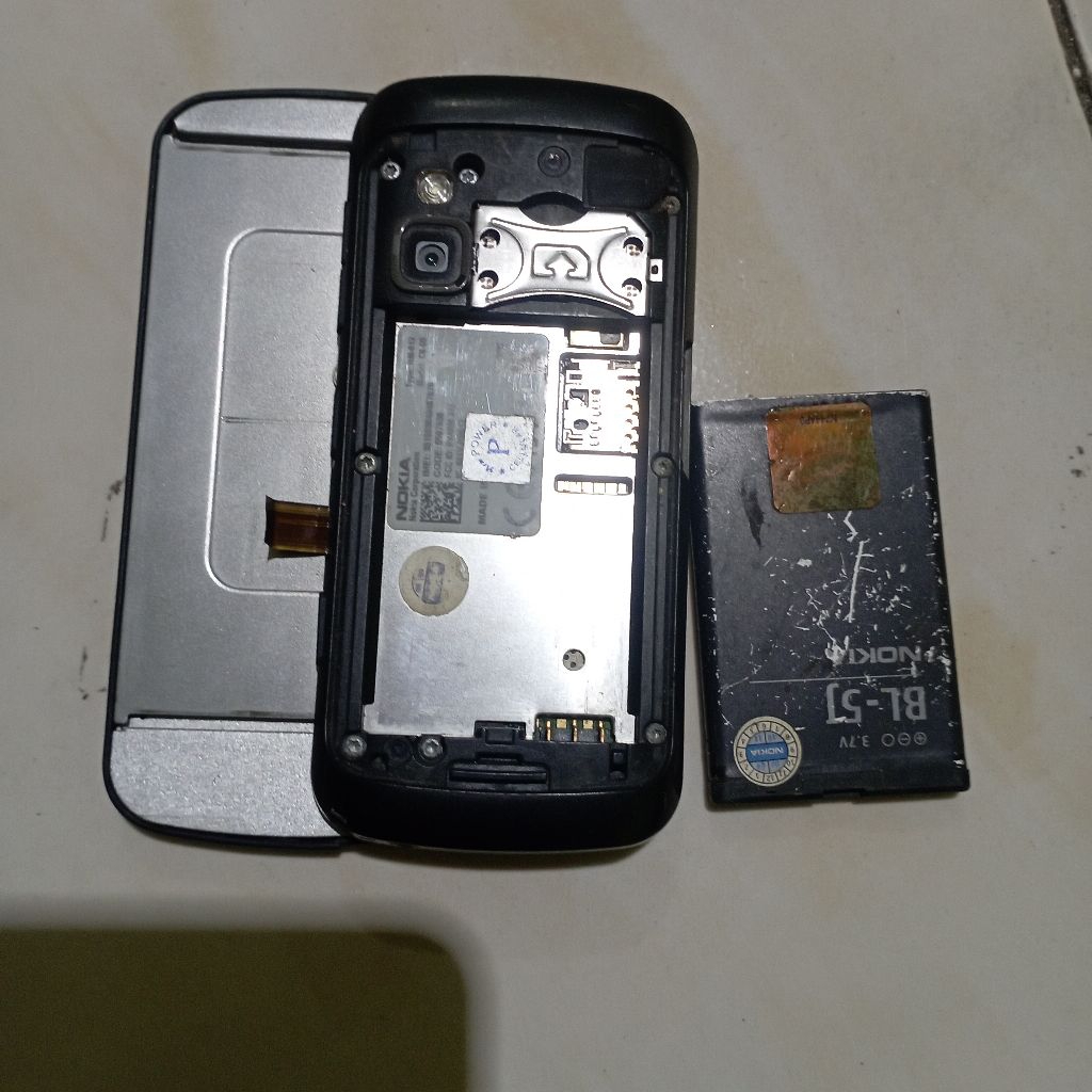 Nokia C6-00 harus ganti lcd +flexble
