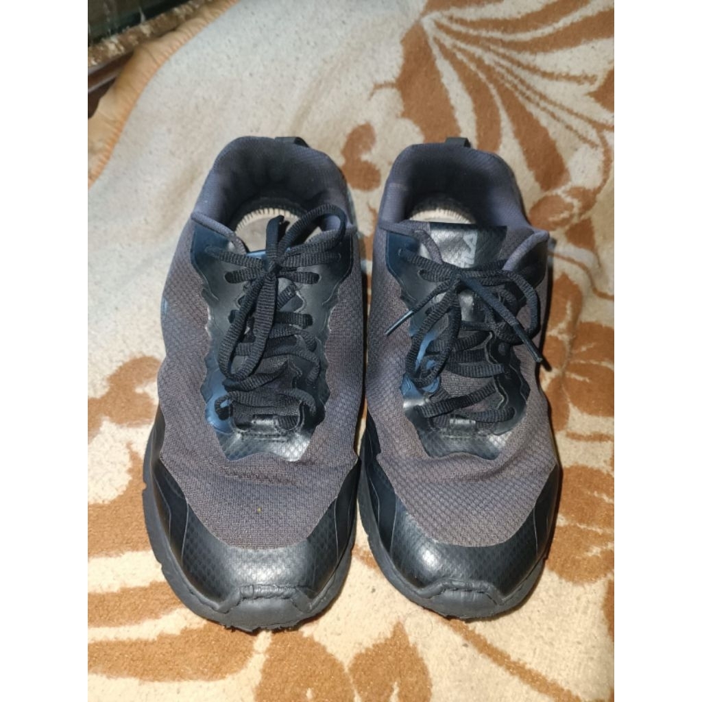 sepatu runing fila, kondisi seperti di foto, size 43,berat :500gr, harga:135rb