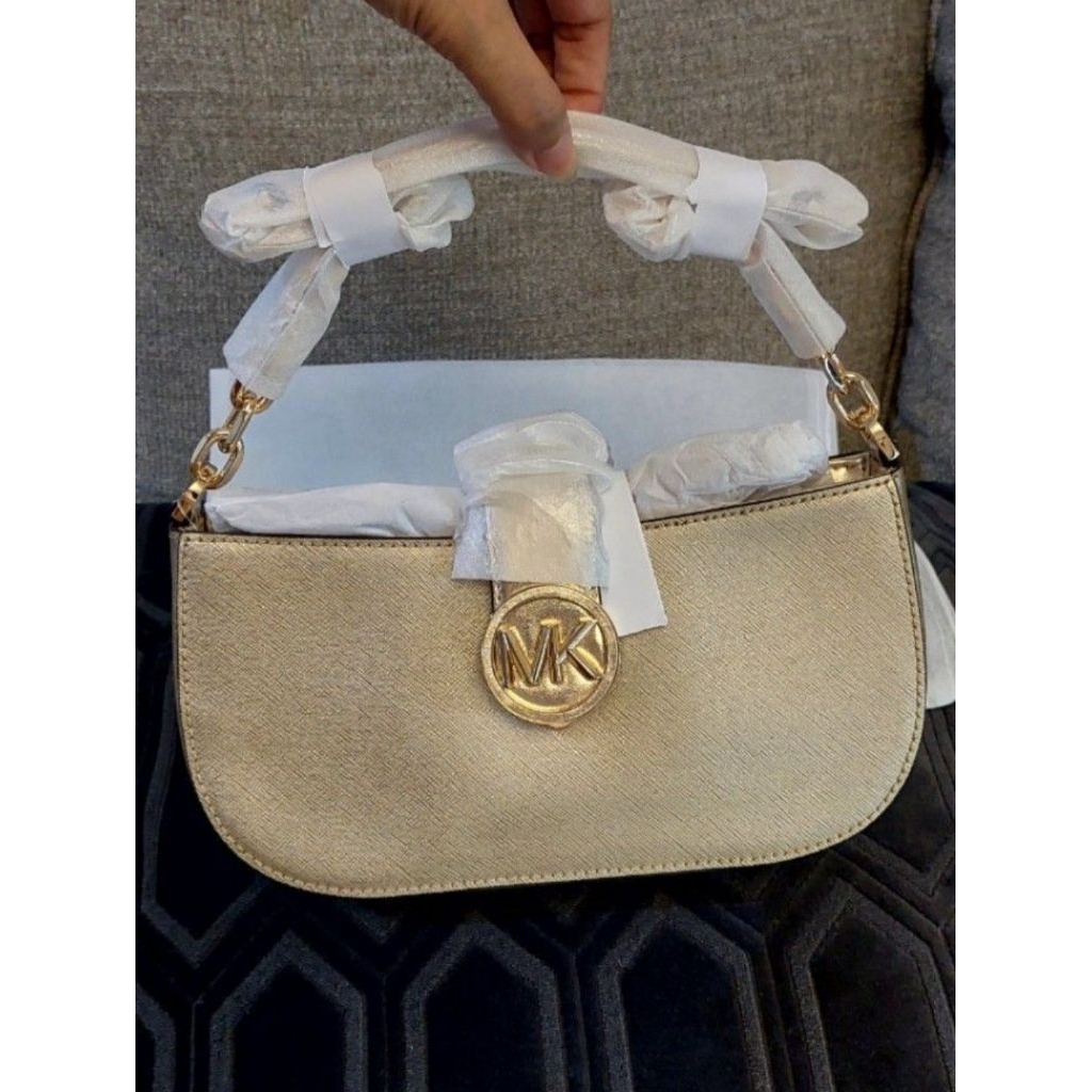 MK Carmen Golden