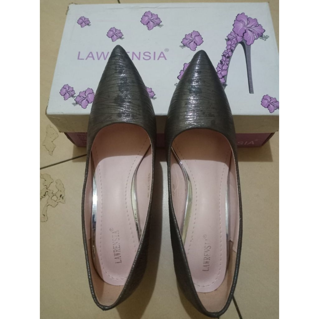 Sepatu heels Lawrensia