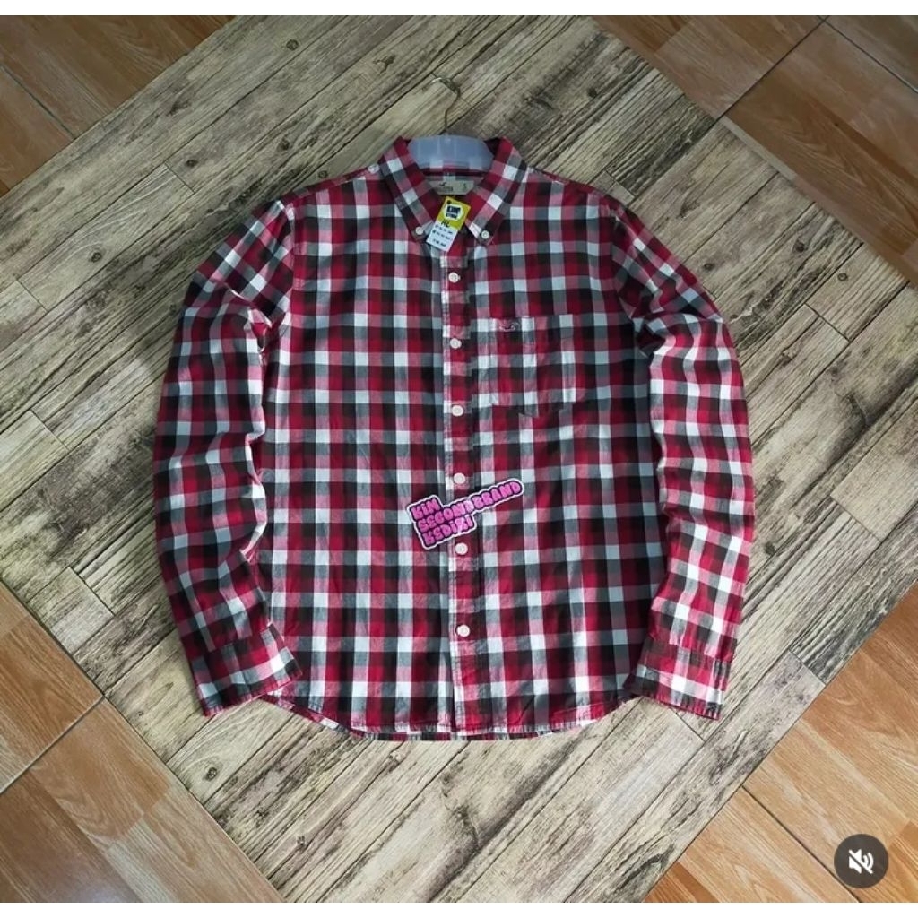kemeja lengan panjang motif kotak hollister skena kalcer fashion outfit