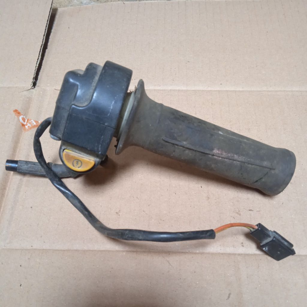 Holder Gas Kanan Ori Original Copotan Suzuki Satria Fu