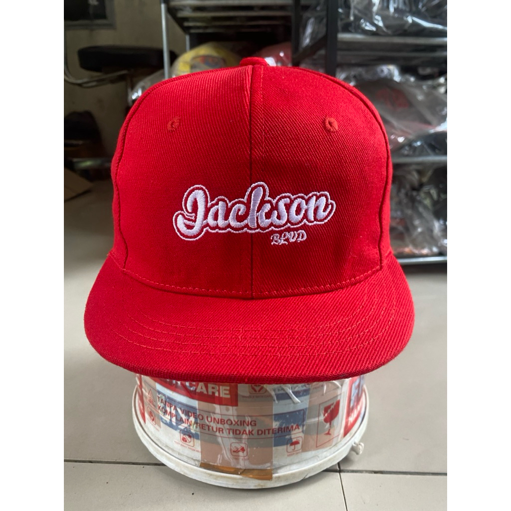 Topi Snapback Visor Pendek Logo Bordir