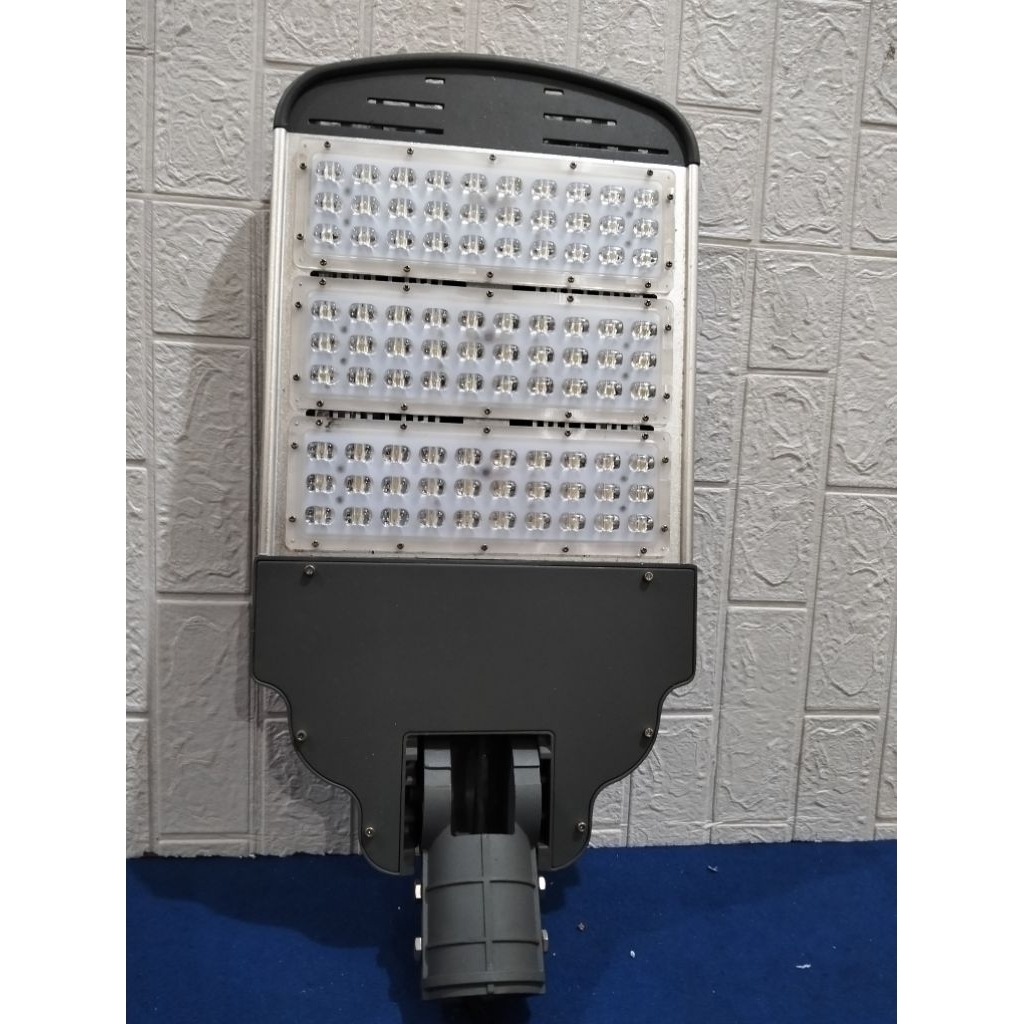 Lampu PJU LED VL-6206 90watt putih IP 65 Vacolux