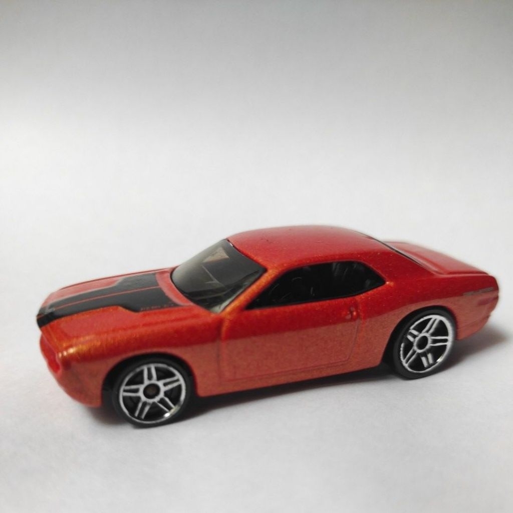 Loose Hotwheels Dodge Challenger Concept