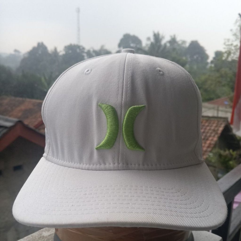 Snap back New era X Hurley