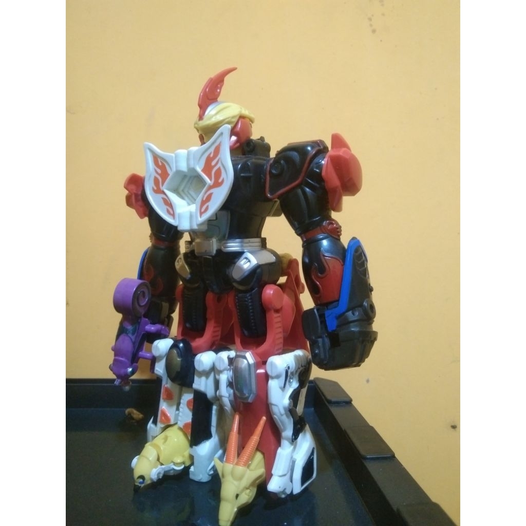 MEGA ZORD DX JUNGLE FURY