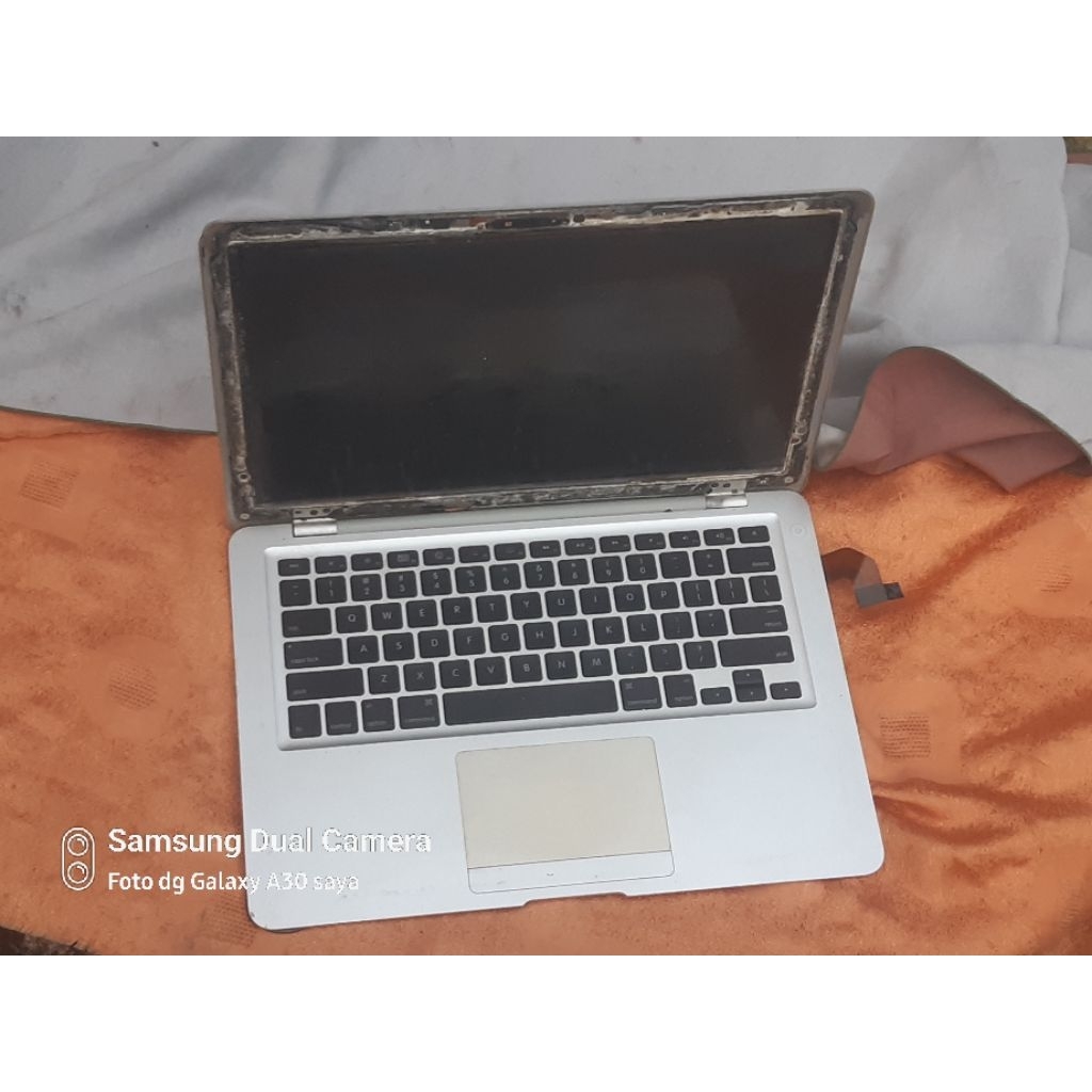 jual kesing & keyboard Apple MacBook Pro original tidak ada mesin dll tidak ada kelengkapan apa2