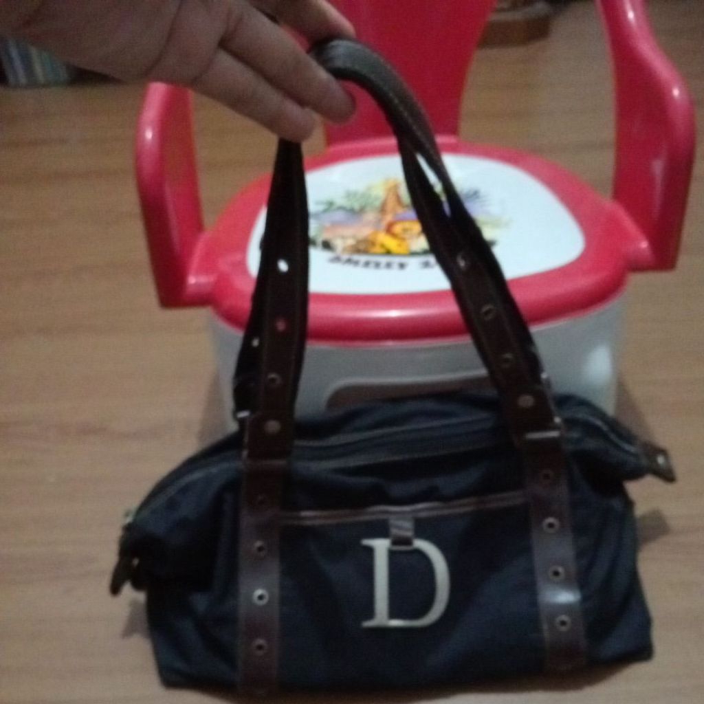 Tas Tenteng Wanita Monza