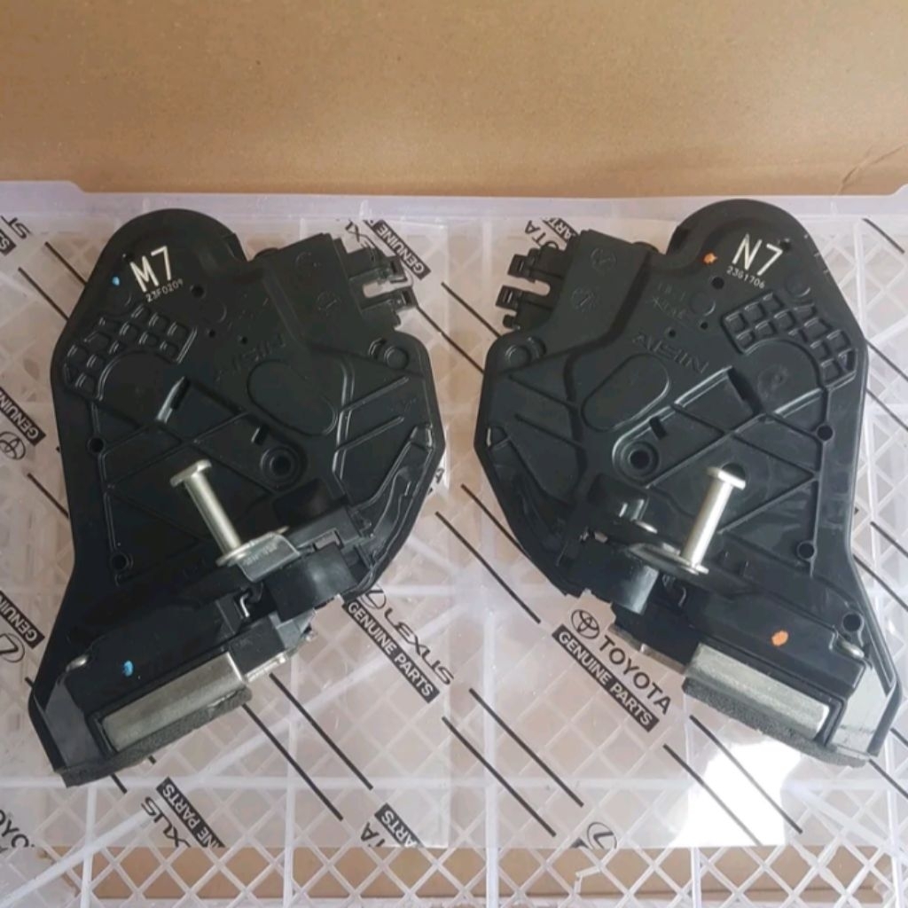 door lock pintu belakang/tengah toyota INNOVA REBORN FORTUNER HILUX original