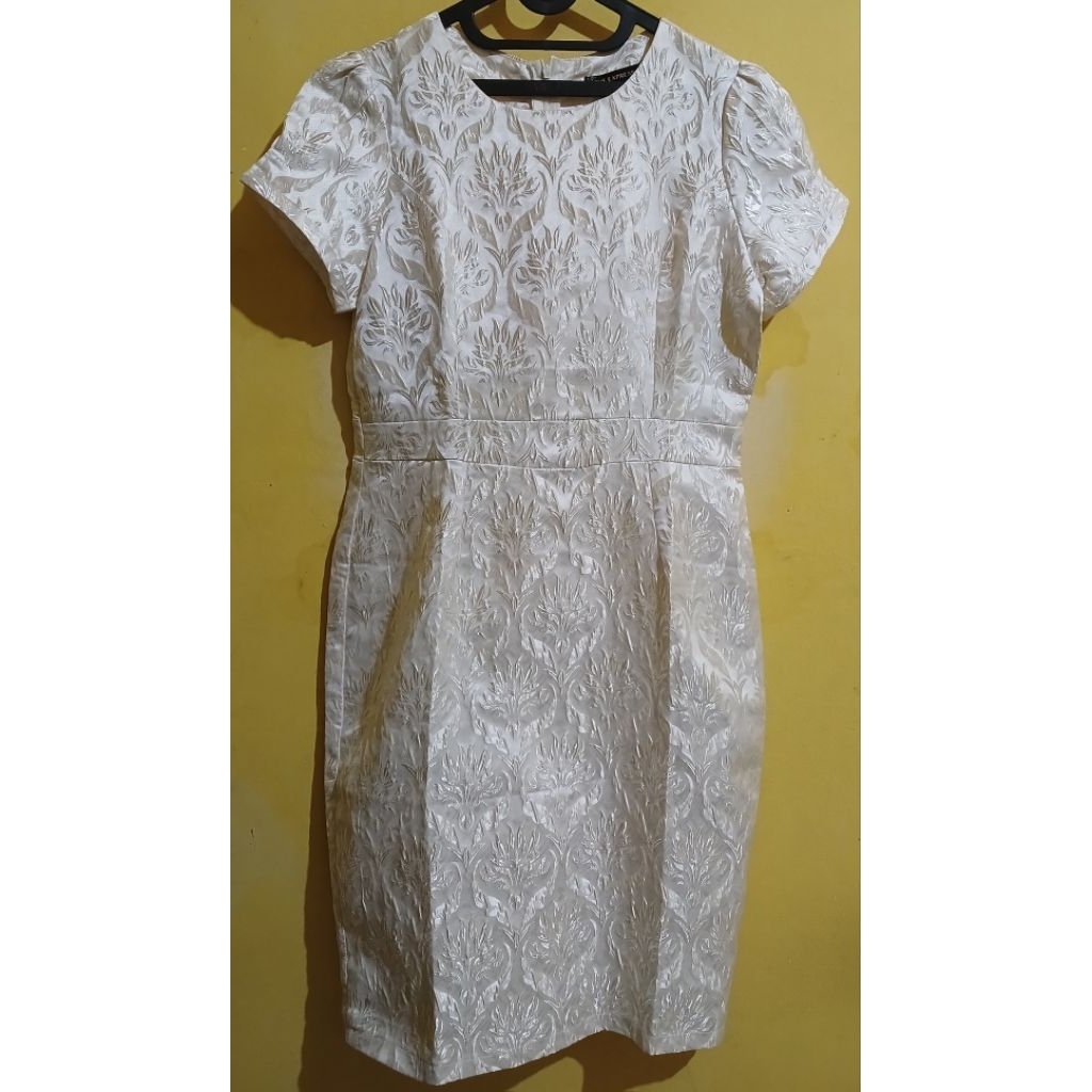 Preloved Midi Dress Motif Timbul Putih BW