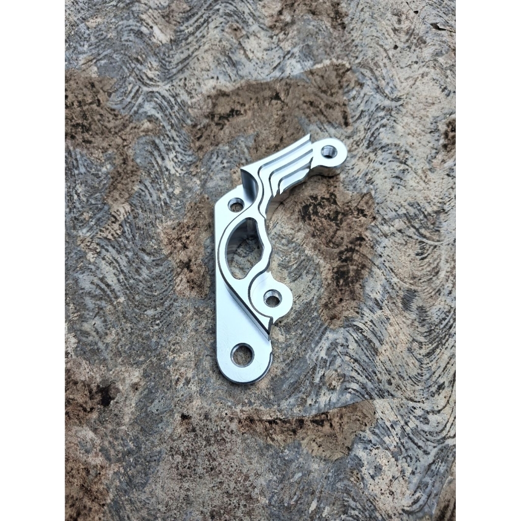 BREKET KALIPER BREMBO 2 PISTON / BREKET KALIPER 2P MIO SPORTY LAMA 5TL 220MM