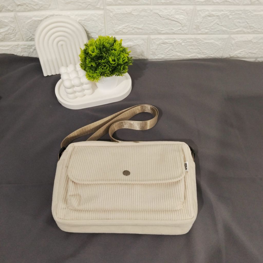 Tas Selempang Wanita Kanvas Premium