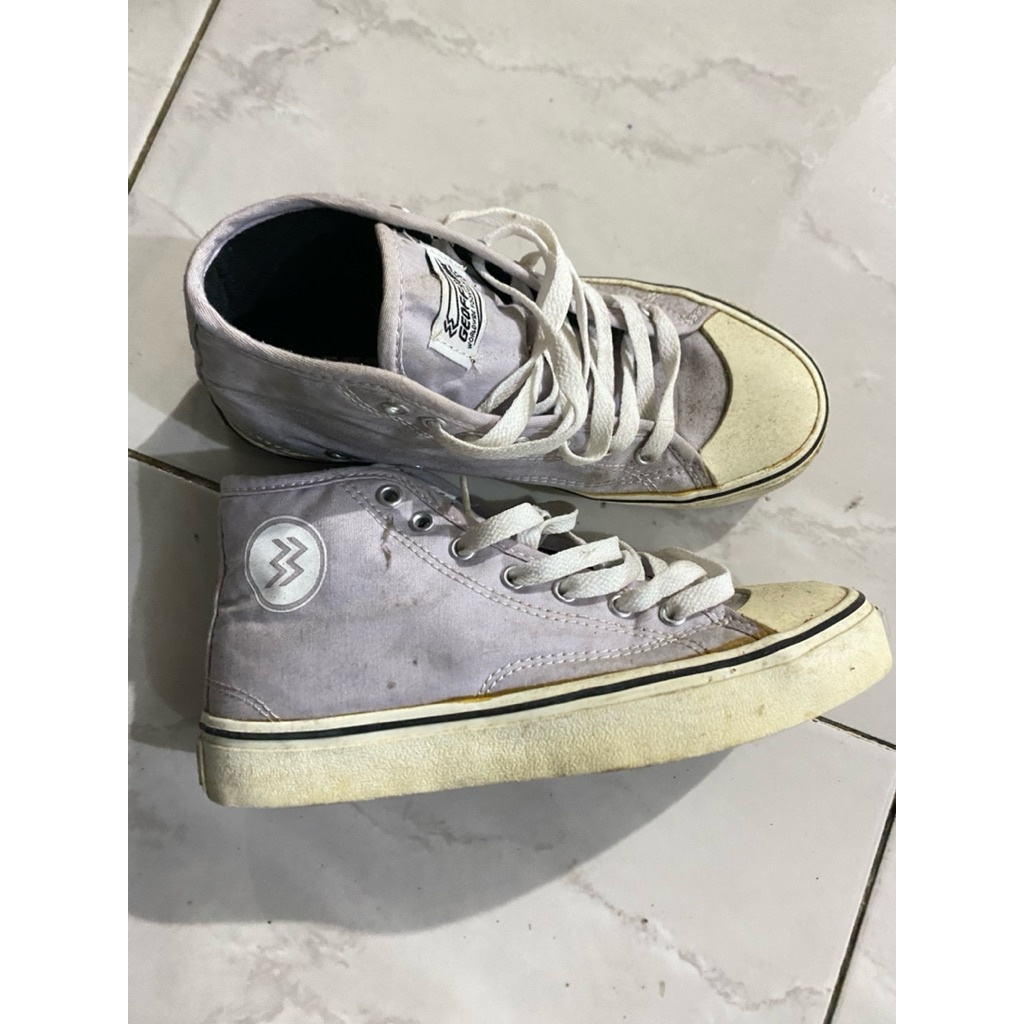 (Preloved) Sepatu Geoffmax Soft Purple