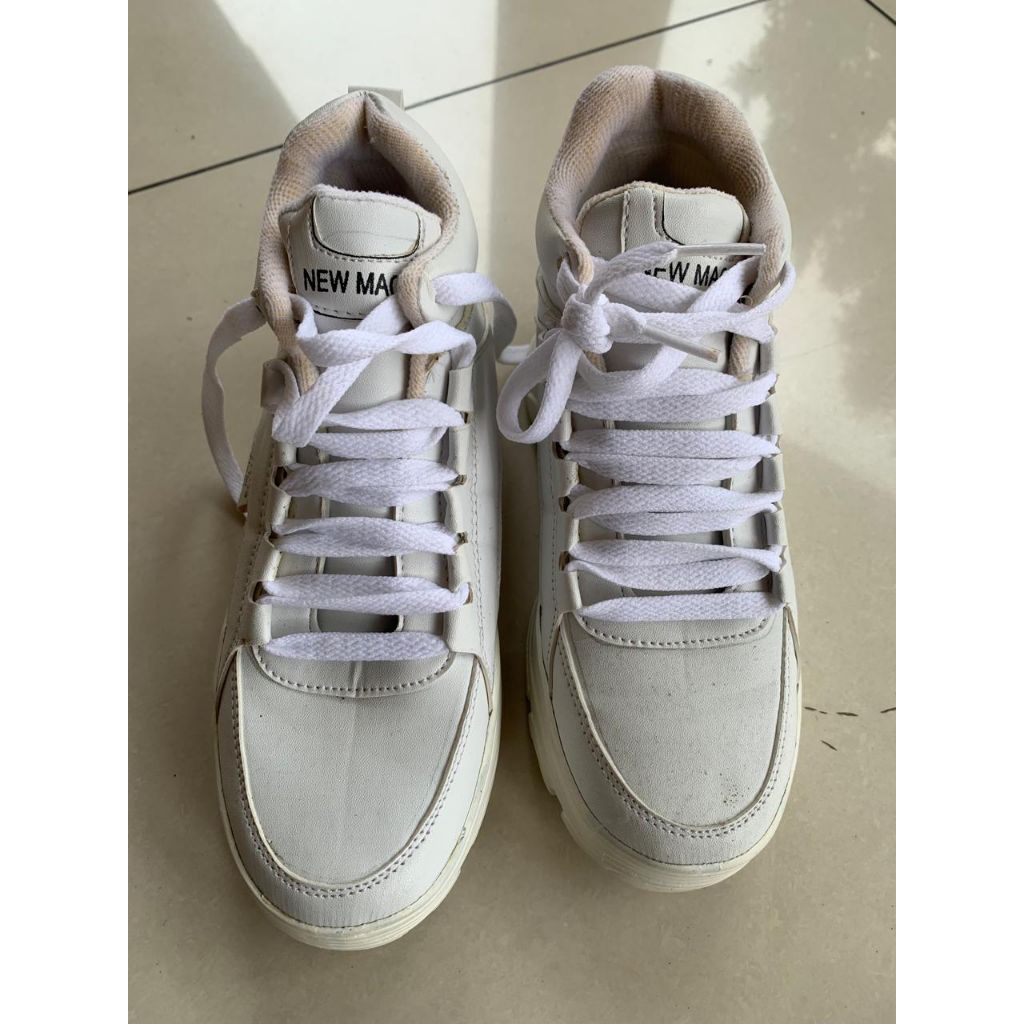 Sepatu Boots Wanita Korean Style Sepatu Sekolah boot perempuan - PRELOVED