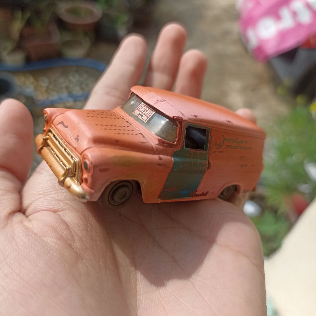 Jada Toys 1957 Chevy Suburban (new loose)