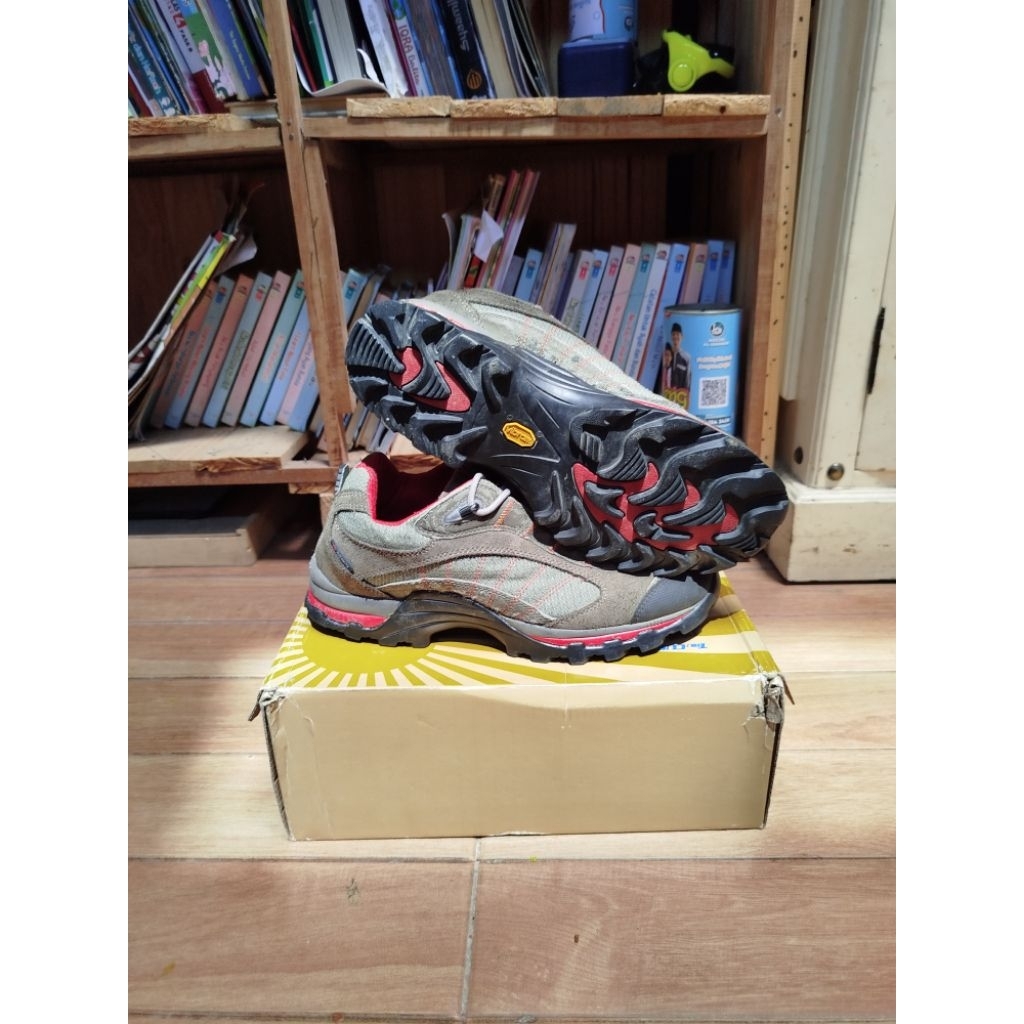 Sepatu Hikking Dolomite Second Original 42, 26 cm Bekas Vibram outsole