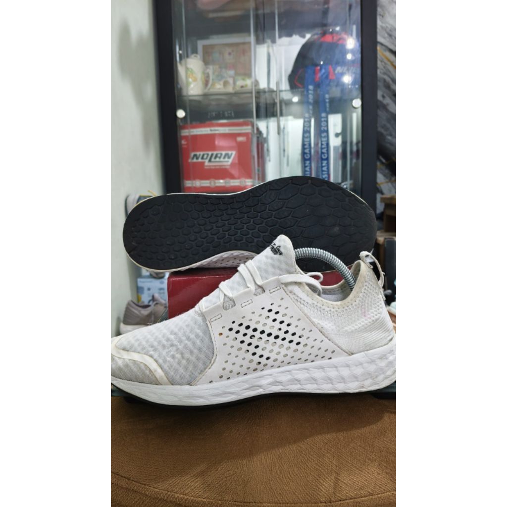 Sepatu NB Fresh Foam Cruz 'Off White' MCRUZWT Ukuran 42.insol 26,5cm(prelov) lem dan tapak aman