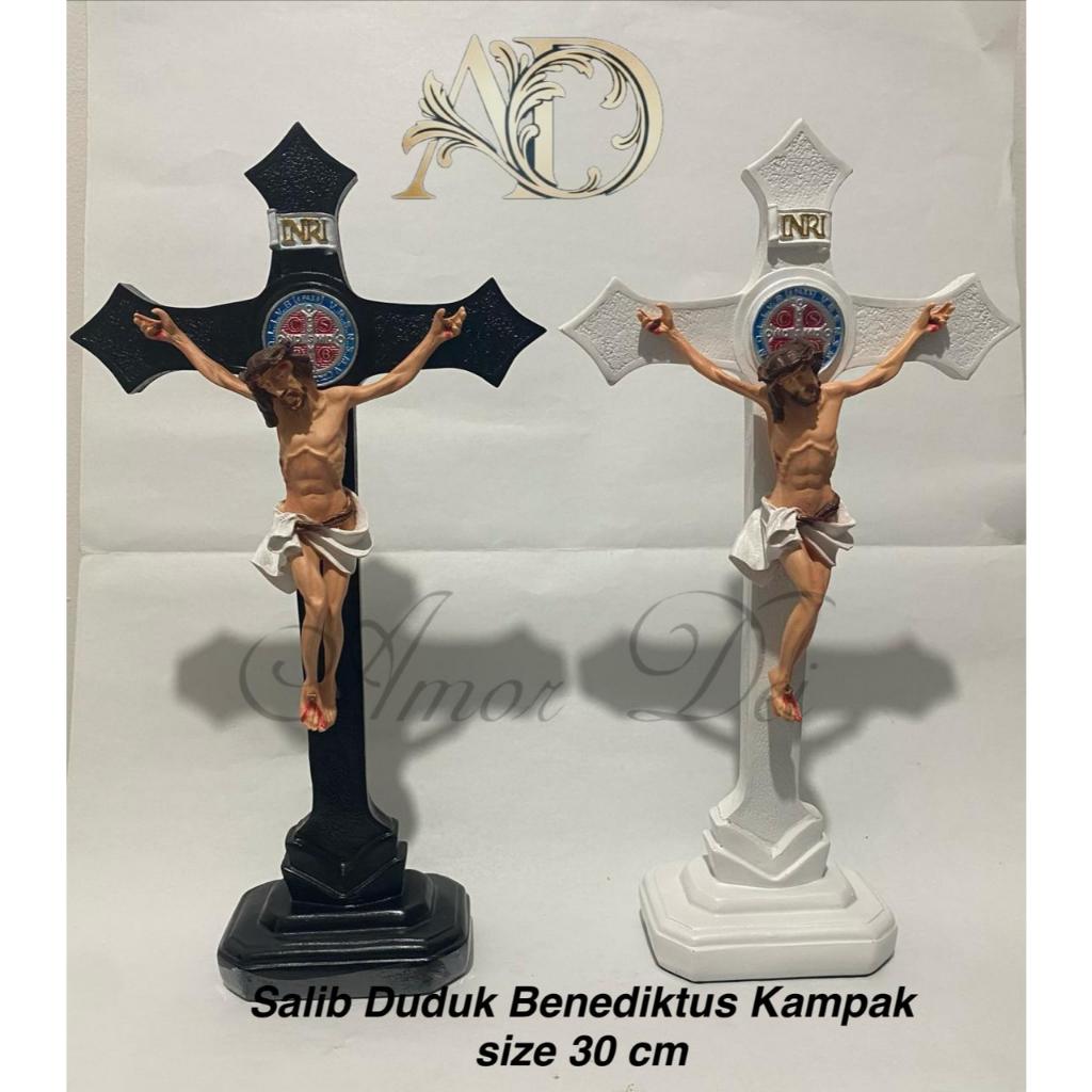 Salib Duduk Benediktus Kampak Ukuran 30 cm/Salib Duduk Katolik