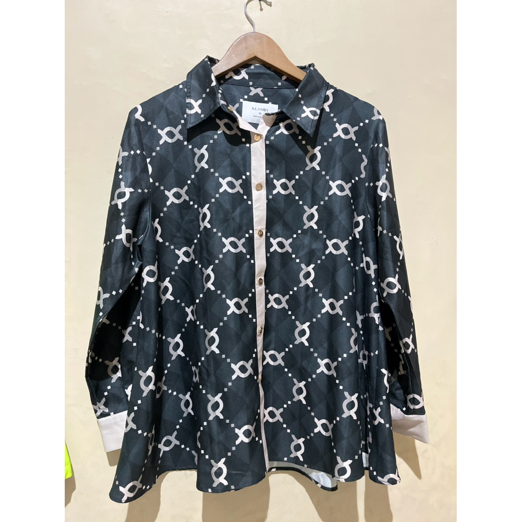 calya shirt wearing klamby