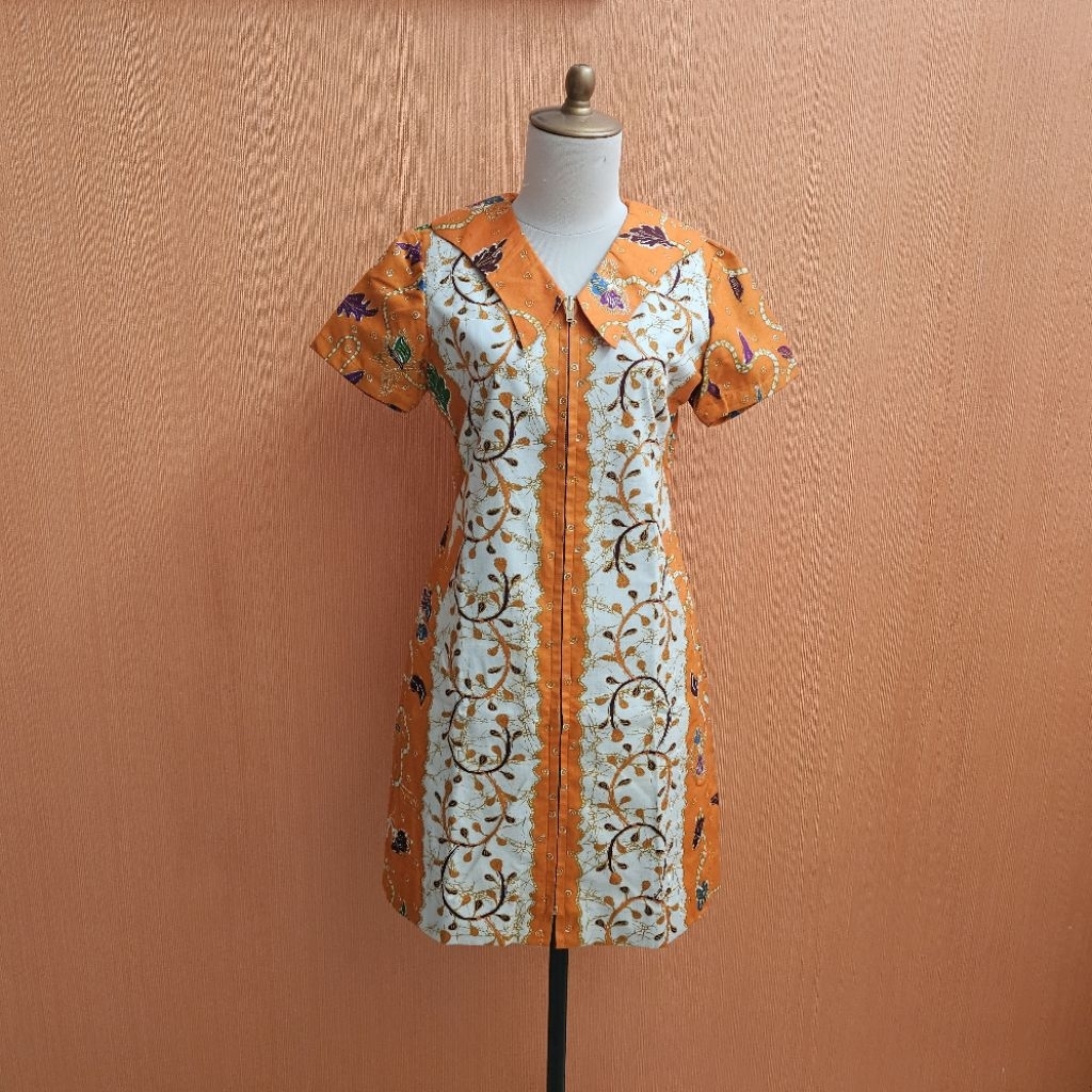 midi dress wanita orange motif batik cream SHE cewek S oren M lengan pendek berkerah tebal MEWAH