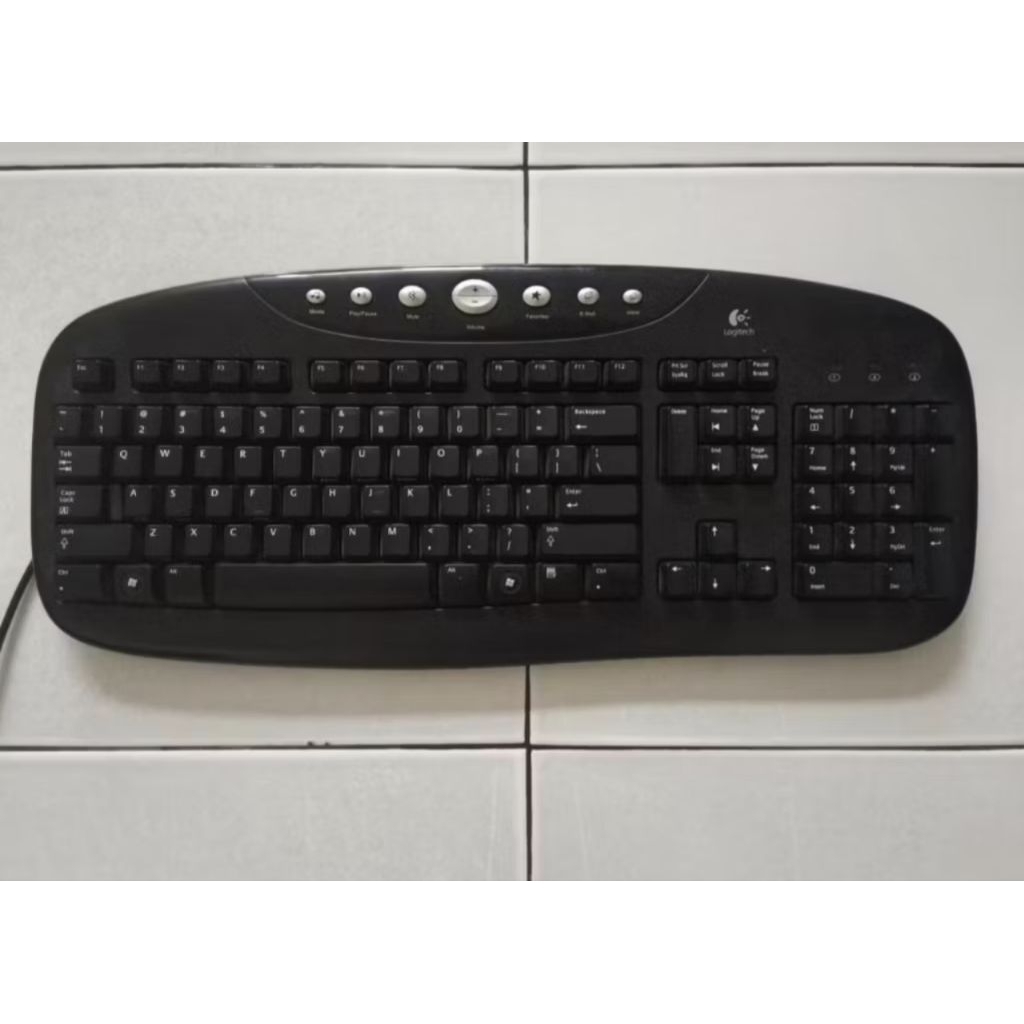 Keyboard Komputer Merk Logitech ORIGINAL (PRELOVED)