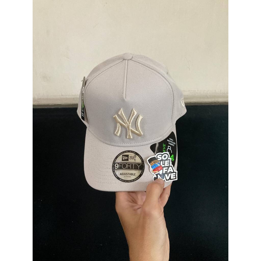 TOPI NEW ERA 940AF SNAPBACK X MOB NY YANKEES Q424 REPREVE Stone Ivory ORIGINAL NO BOX