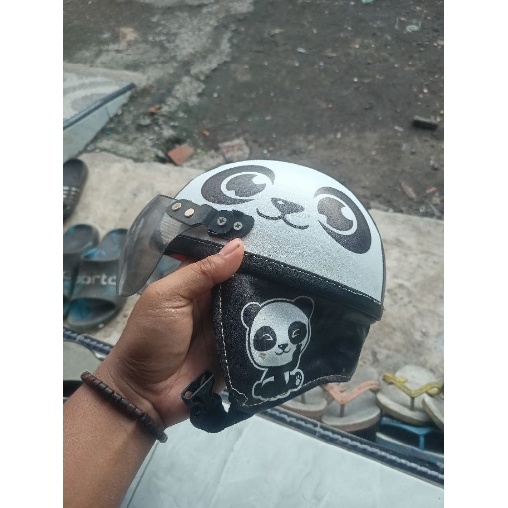 helm anak karakter