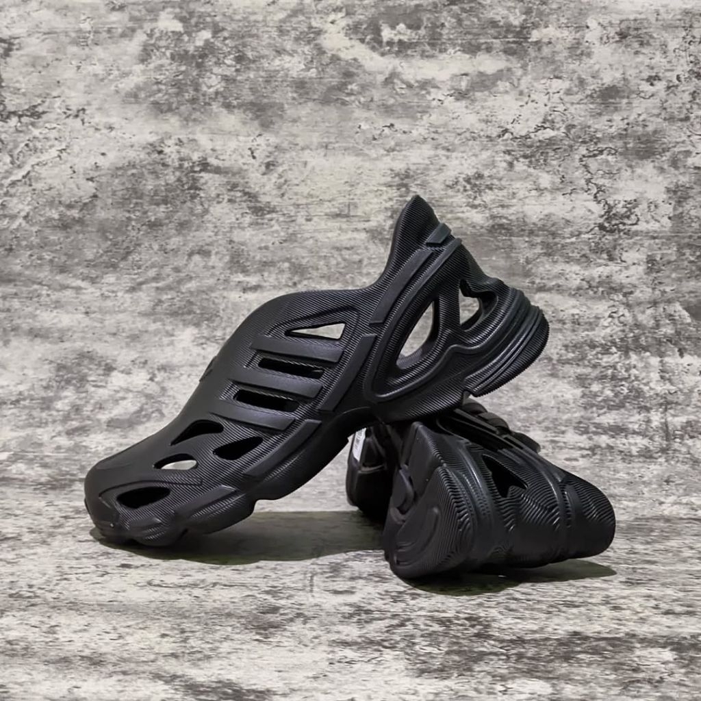 SEPATU SNEAKERS ADIDAS ADIFOM SUPERNOVA